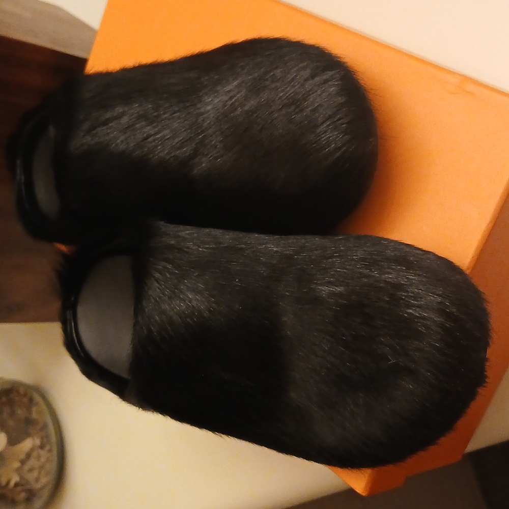 NWOT Jet Black Faux Fur Mule - Picture 3 of 5